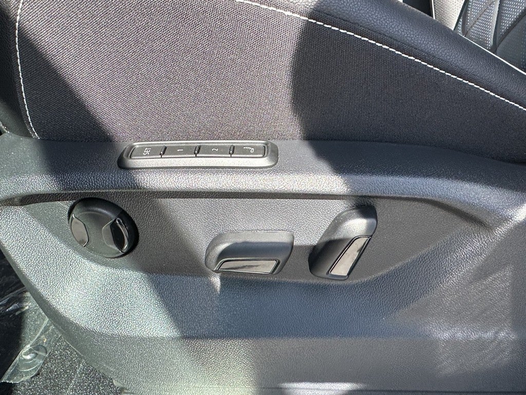 2026 Volkswagen Atlas Cross Sport 2.0T SEL Premium R-Line 4MOTION