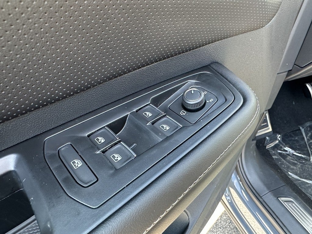 2026 Volkswagen Atlas Cross Sport 2.0T SEL Premium R-Line 4MOTION