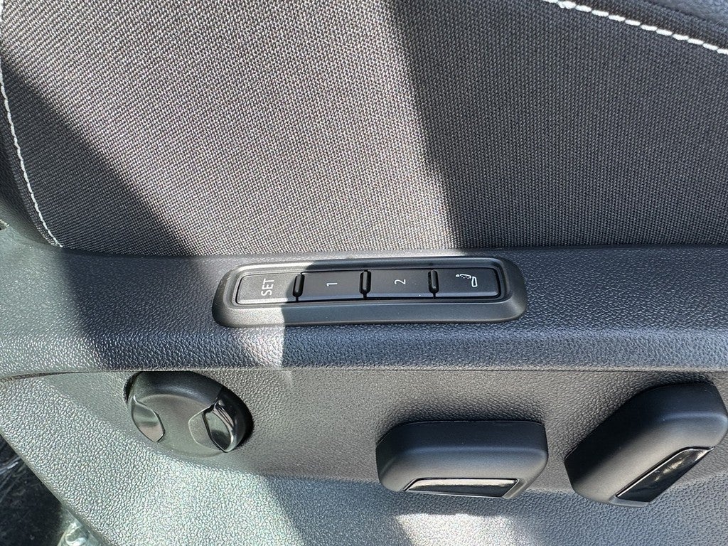 2026 Volkswagen Atlas Cross Sport 2.0T SEL Premium R-Line 4MOTION