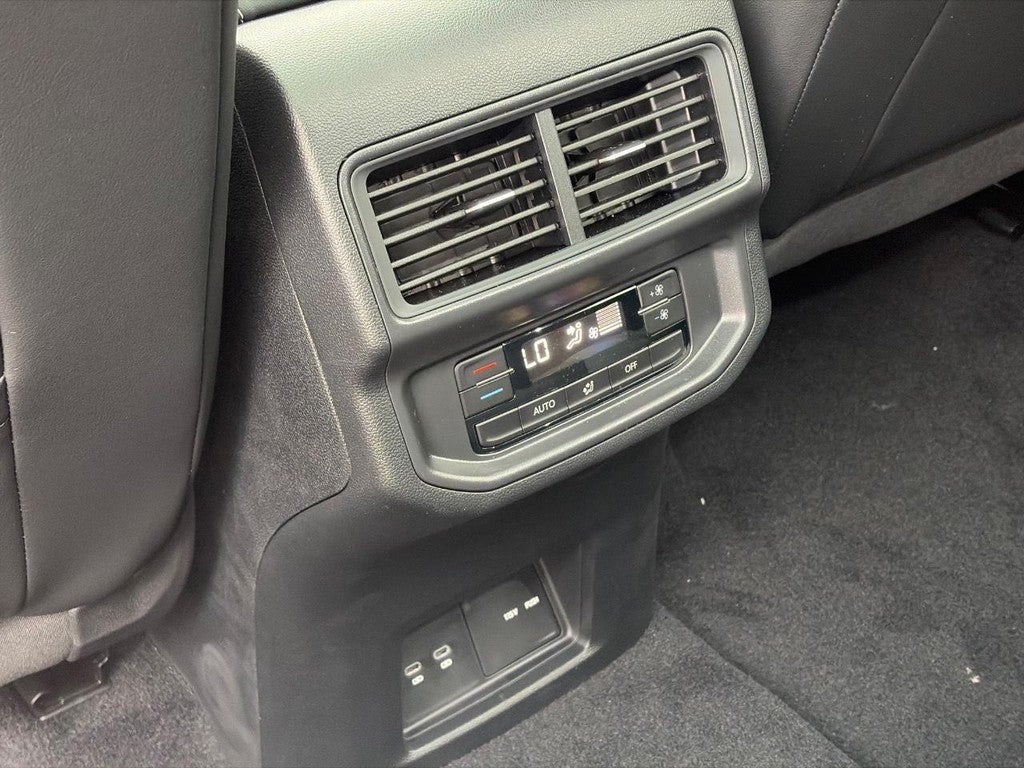 2027 Volkswagen Atlas SE w/Technology 4MOTION