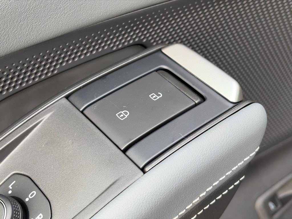 2027 Volkswagen Atlas SE w/Technology 4MOTION