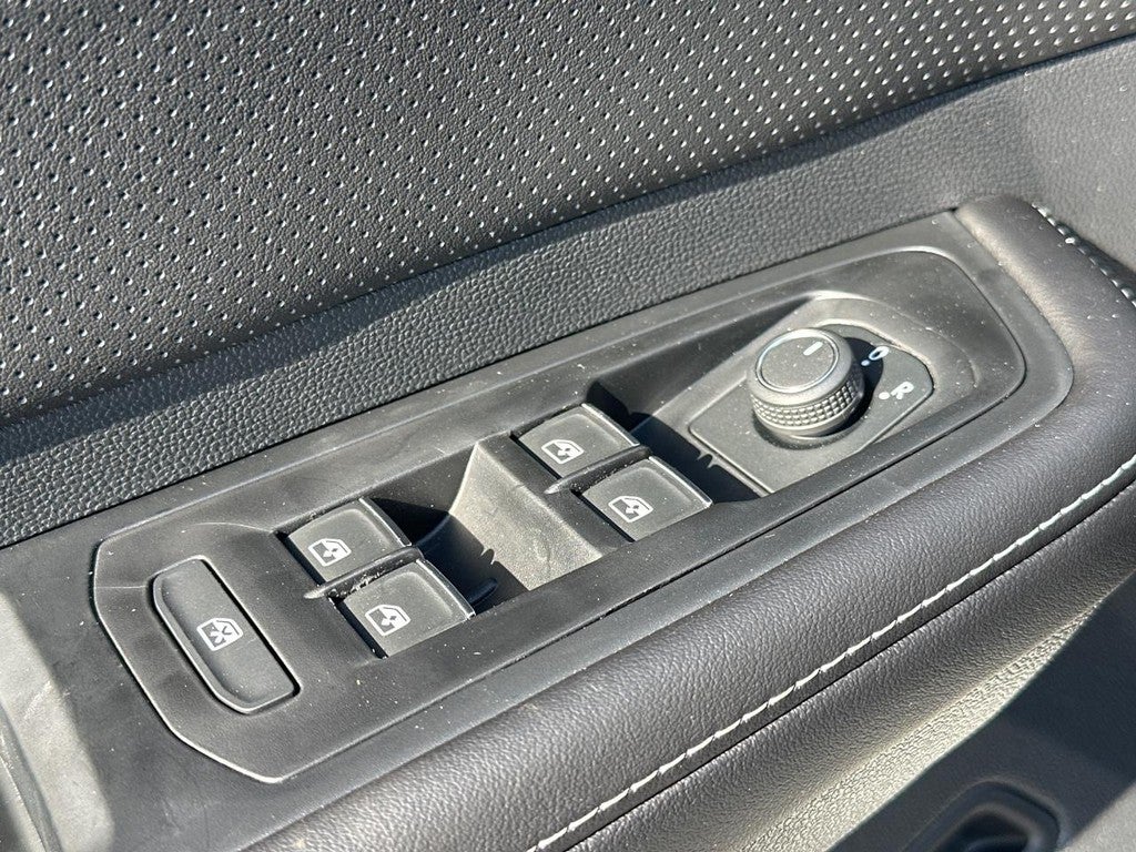 2026 Volkswagen Atlas Cross Sport 2.0T SE w/Technology 4MOTION