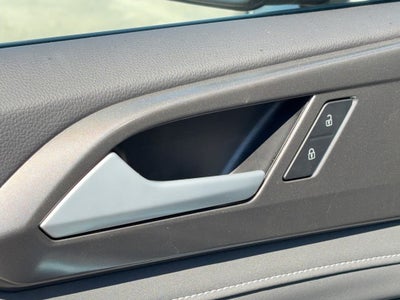 2026 Volkswagen Taos SE Black 4MOTION