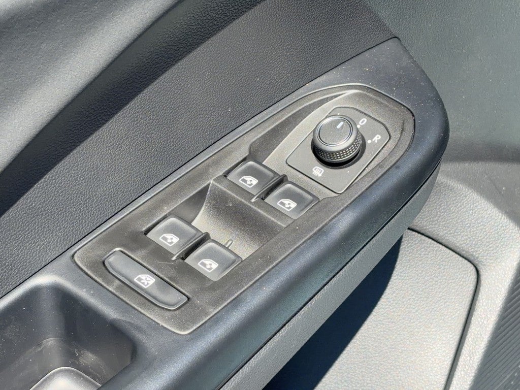 2026 Volkswagen Taos SE Black 4MOTION