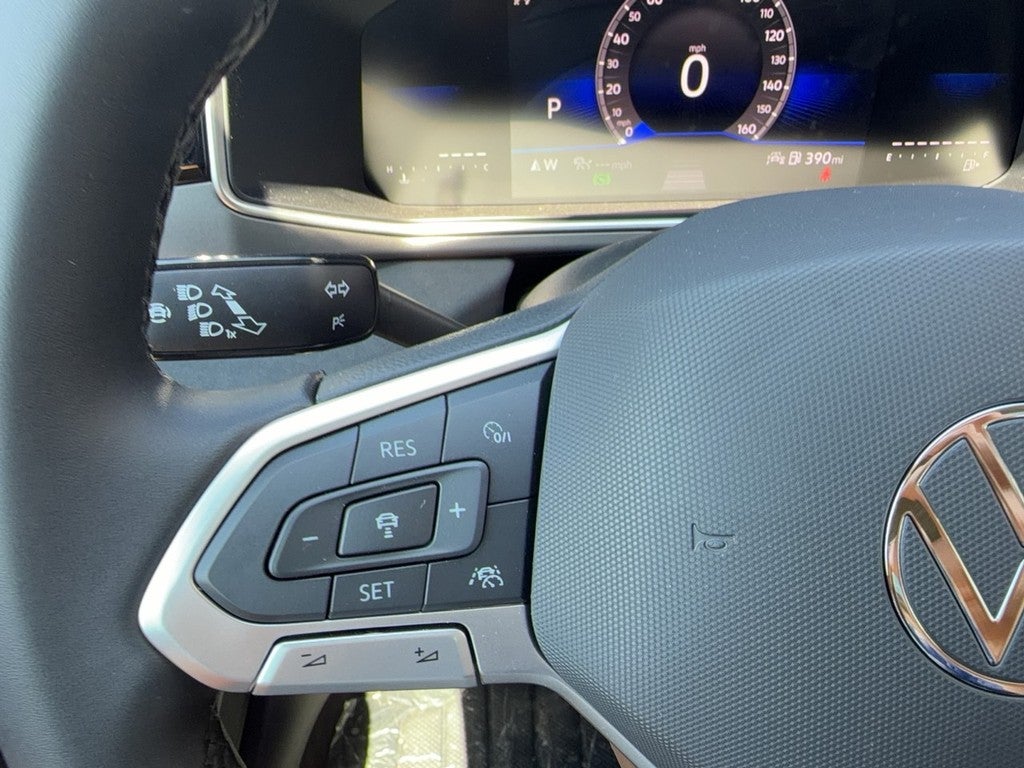 2026 Volkswagen Taos SE Black 4MOTION