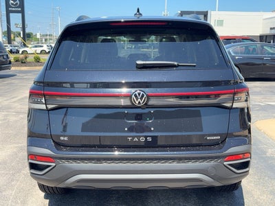 2026 Volkswagen Taos SE Black 4MOTION