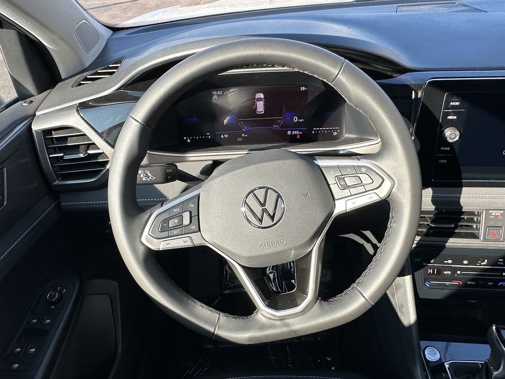 2026 Volkswagen Taos SE Black 4MOTION