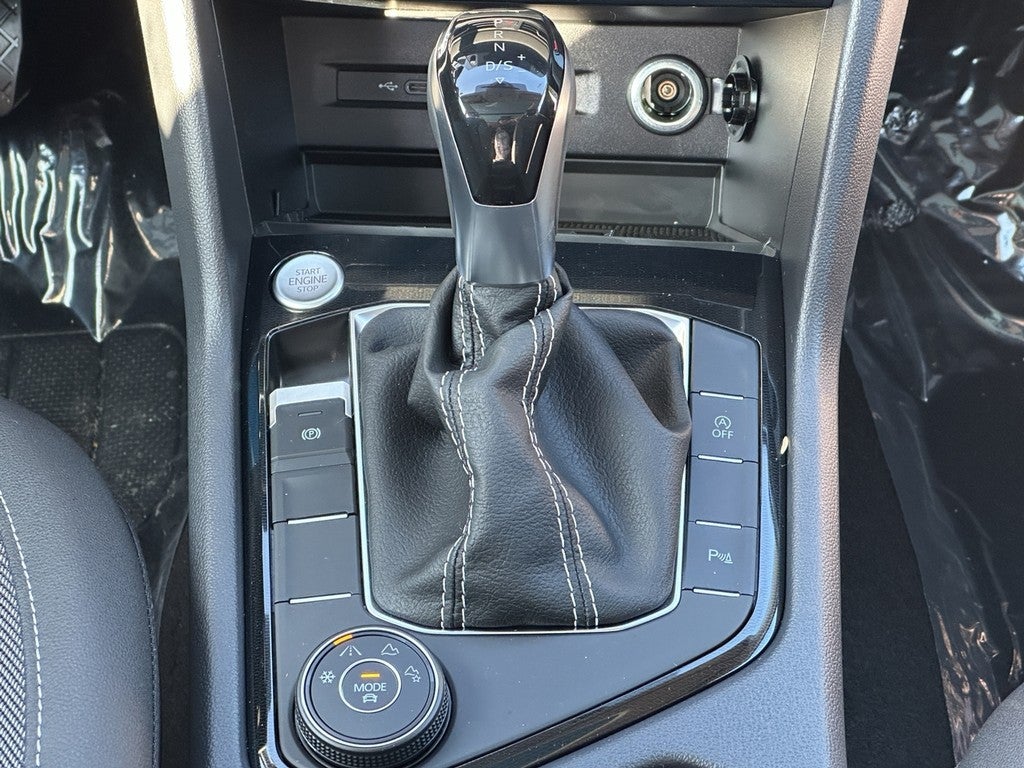 2026 Volkswagen Taos SE Black 4MOTION