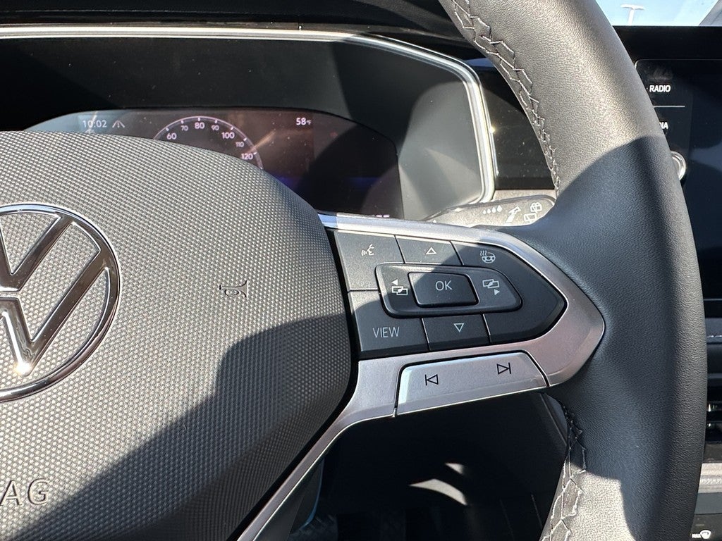 2026 Volkswagen Taos SE Black 4MOTION