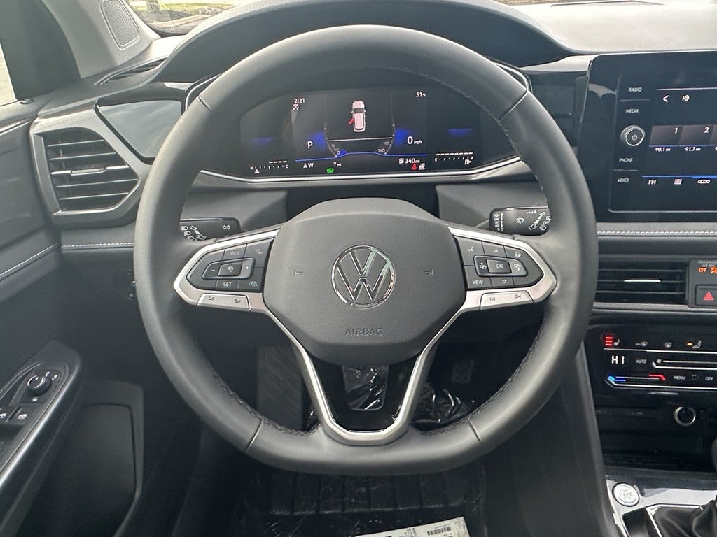 2026 Volkswagen Taos SE Black FWD