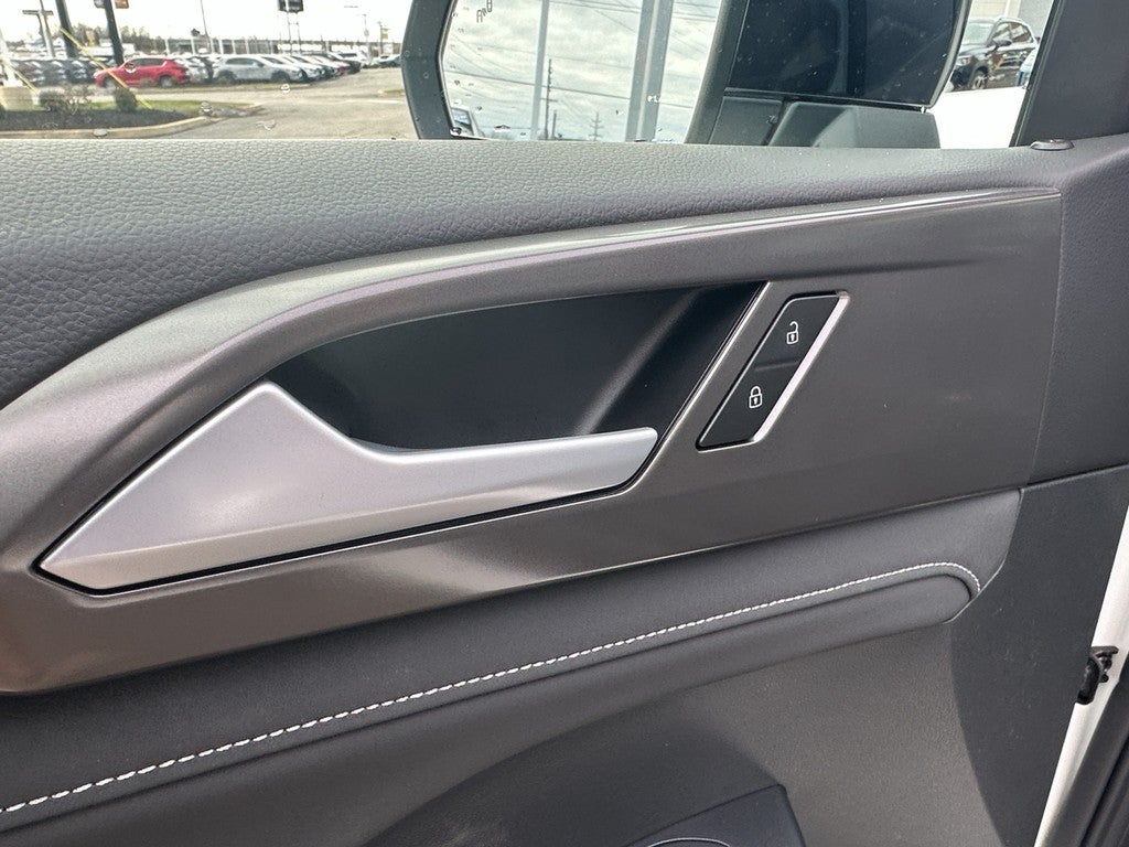 2026 Volkswagen Taos SE Black FWD