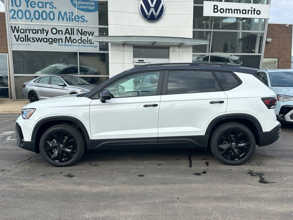 2026 Volkswagen Taos SE Black FWD