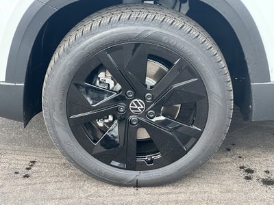 2026 Volkswagen Taos SE Black FWD