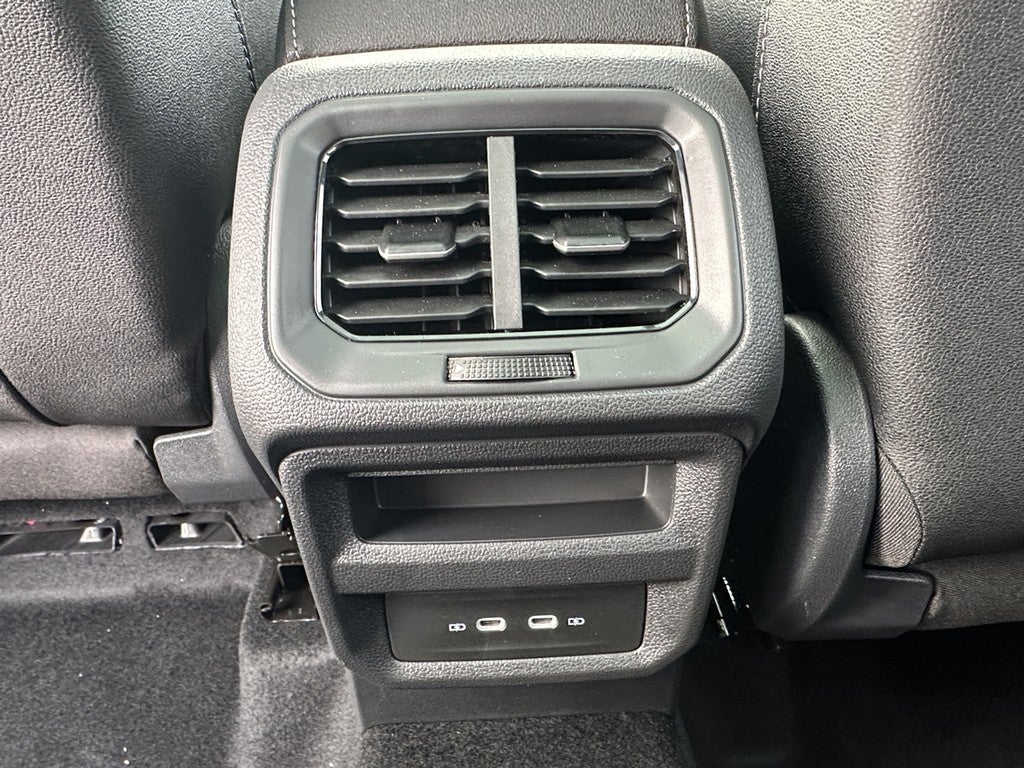 2026 Volkswagen Taos SE Black FWD