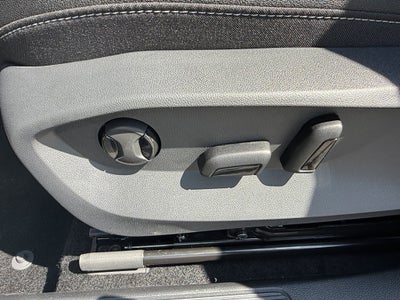 2026 Volkswagen Taos SE Black FWD