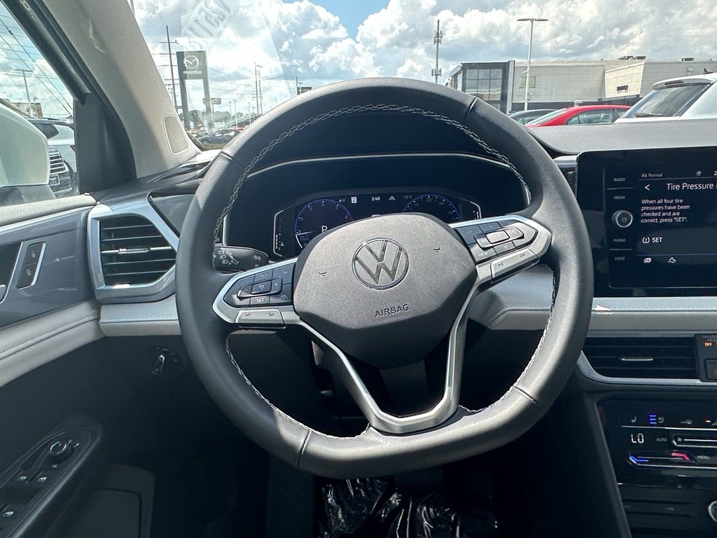 2025 Volkswagen Taos SEL 4MOTION