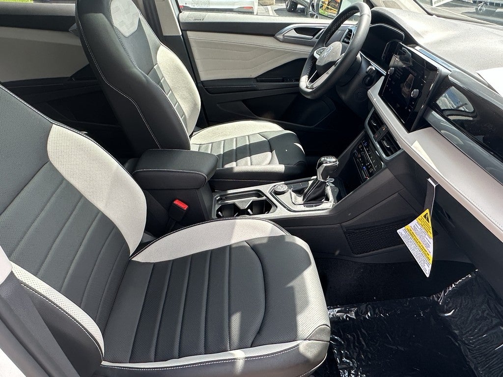 2025 Volkswagen Taos SEL 4MOTION