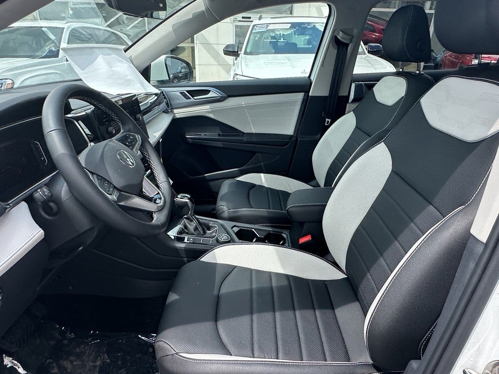 2025 Volkswagen Taos SEL 4MOTION