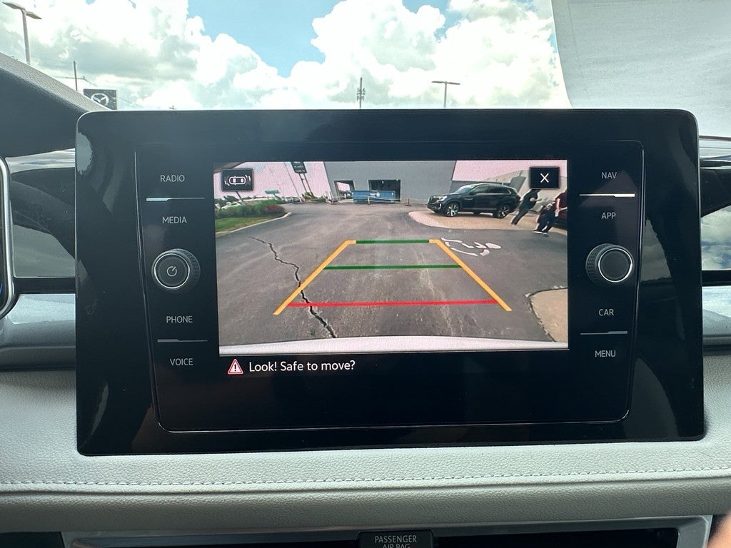 2025 Volkswagen Taos SEL 4MOTION