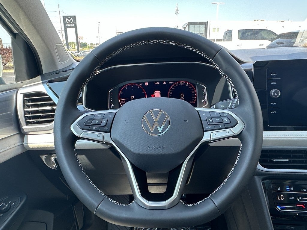 2025 Volkswagen Taos SEL 4MOTION