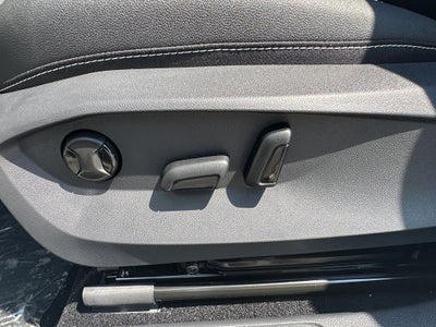 2025 Volkswagen Taos SEL 4MOTION