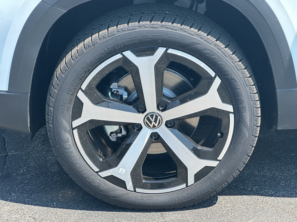 2025 Volkswagen Taos SEL 4MOTION