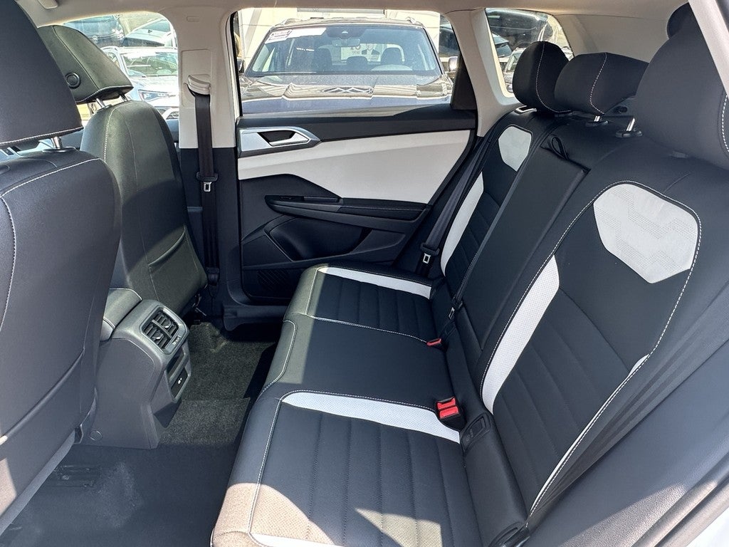 2025 Volkswagen Taos SEL 4MOTION