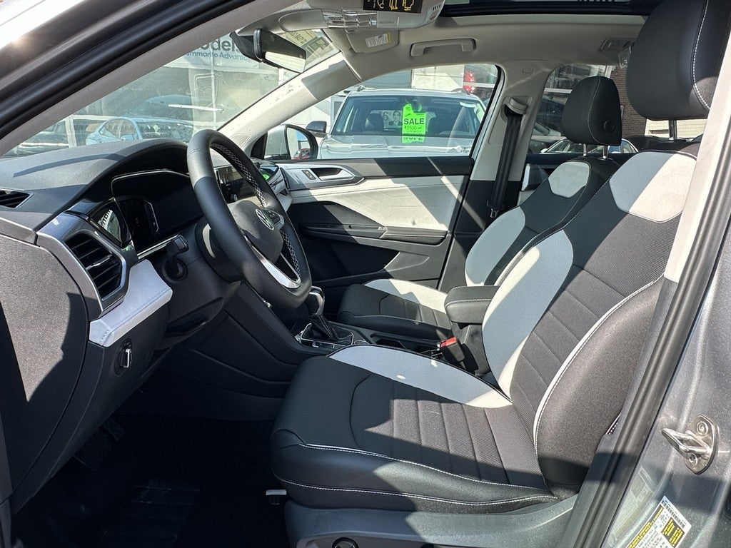 2025 Volkswagen Taos SEL 4MOTION
