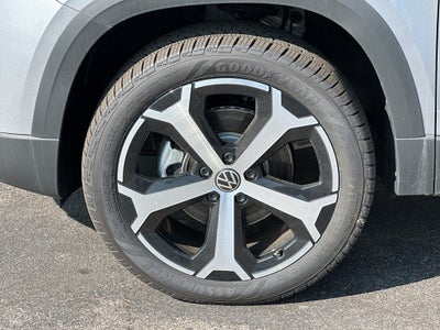 2025 Volkswagen Taos SEL 4MOTION