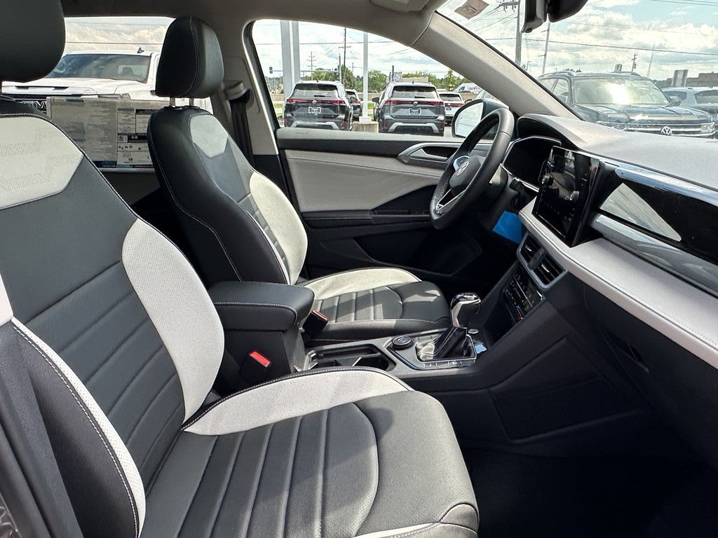 2025 Volkswagen Taos SEL 4MOTION