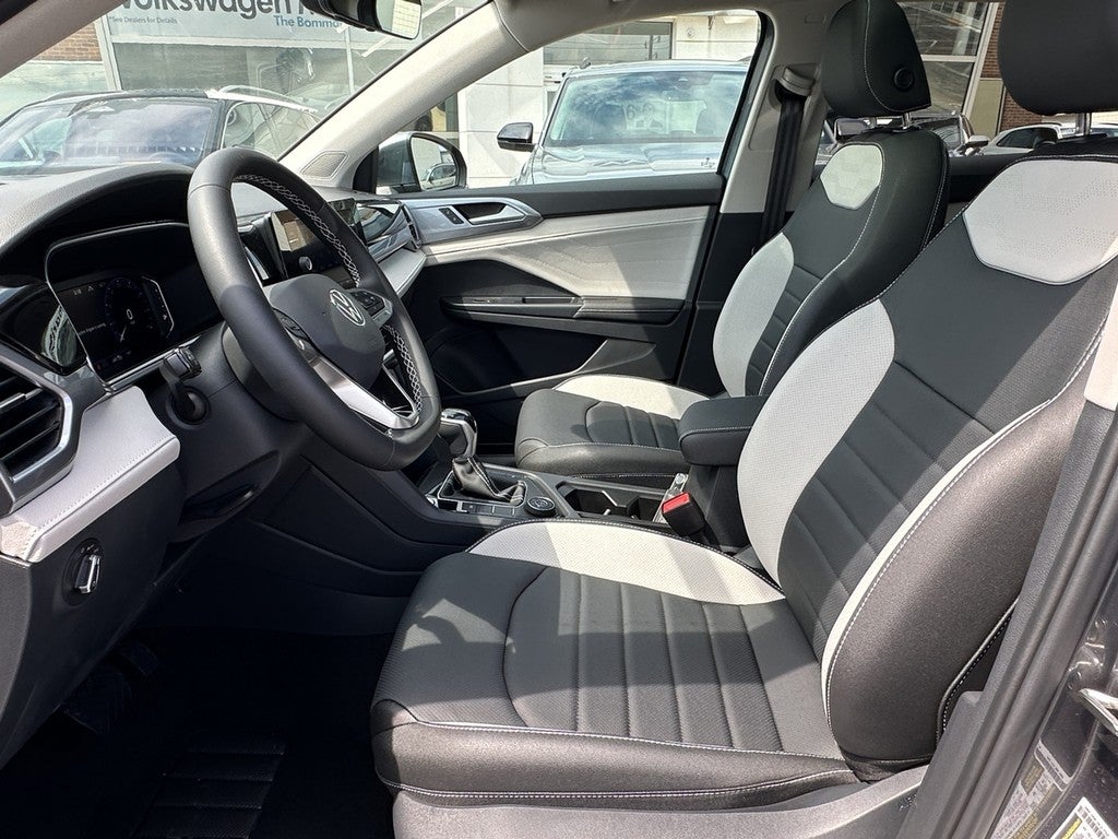 2025 Volkswagen Taos SEL 4MOTION