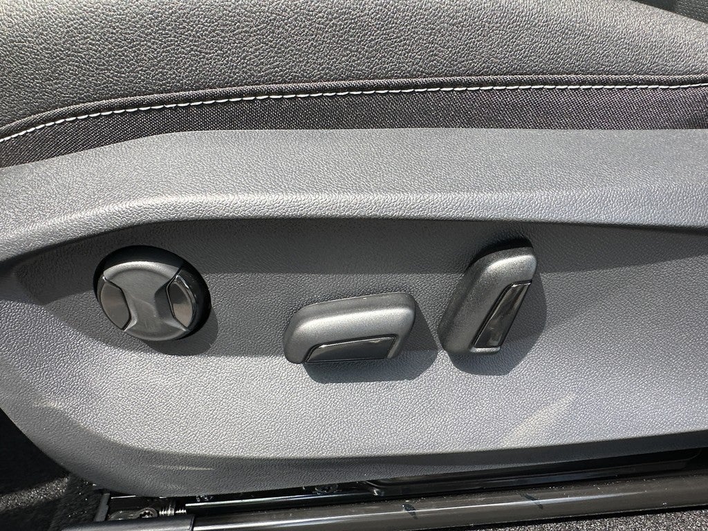 2025 Volkswagen Taos SEL 4MOTION