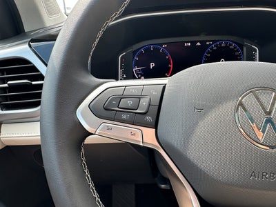 2025 Volkswagen Taos SEL 4MOTION