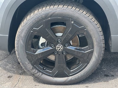 2025 Volkswagen Taos SEL 4MOTION