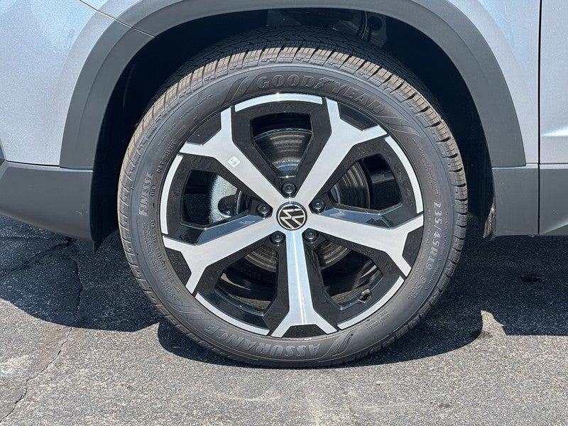 2025 Volkswagen Taos SEL 4MOTION