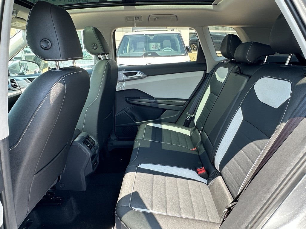 2025 Volkswagen Taos SEL 4MOTION