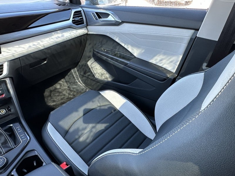 2025 Volkswagen Taos SEL 4MOTION