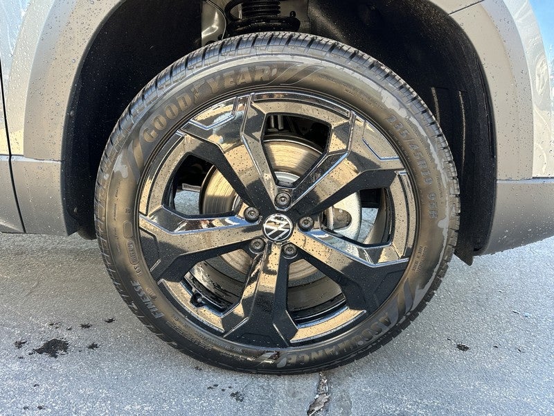 2025 Volkswagen Taos SEL 4MOTION