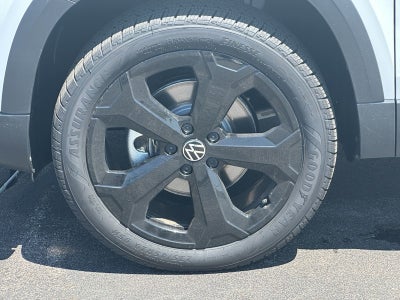 2025 Volkswagen Taos SEL 4MOTION