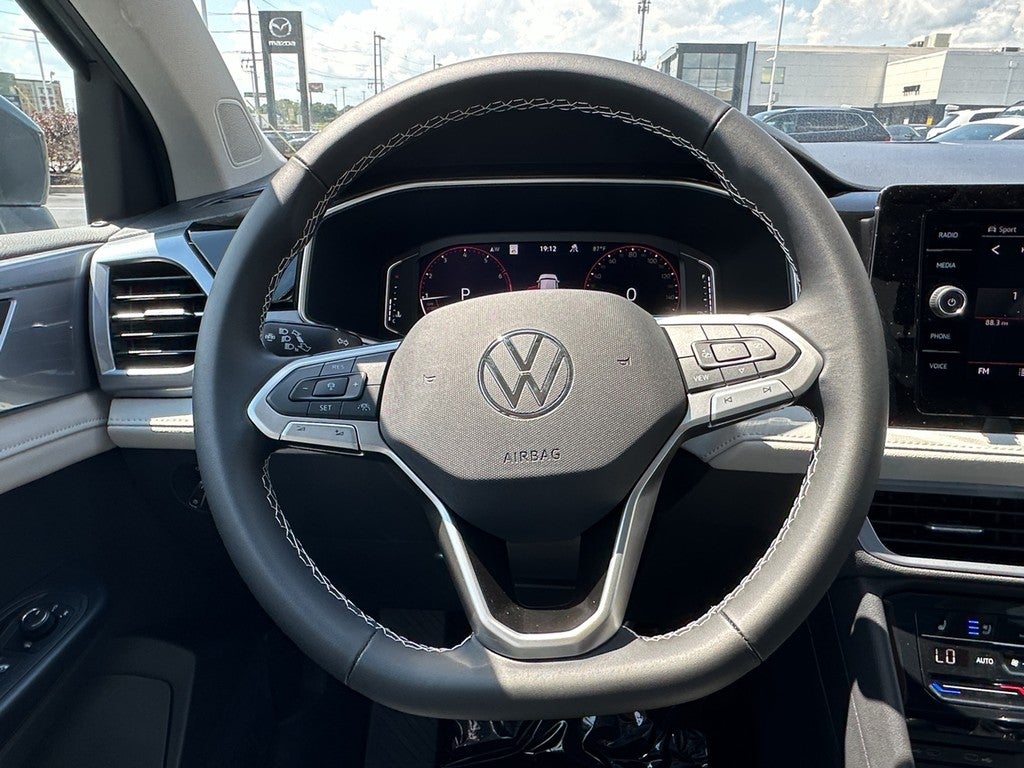 2025 Volkswagen Taos SEL 4MOTION