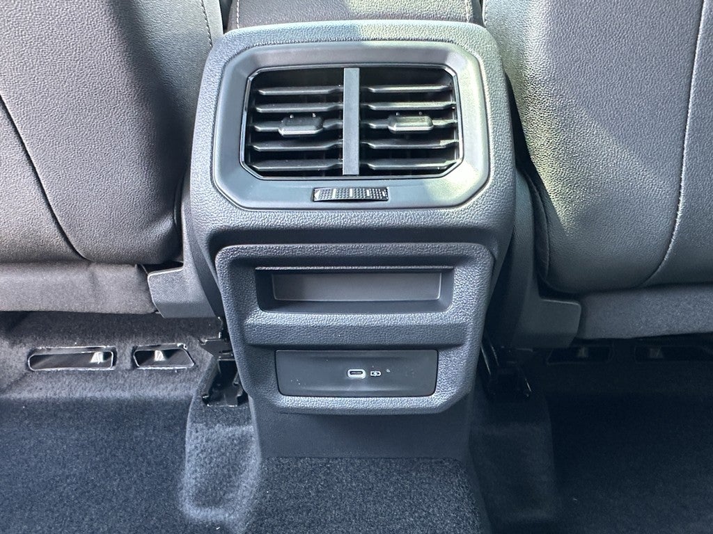 2025 Volkswagen Taos SEL 4MOTION