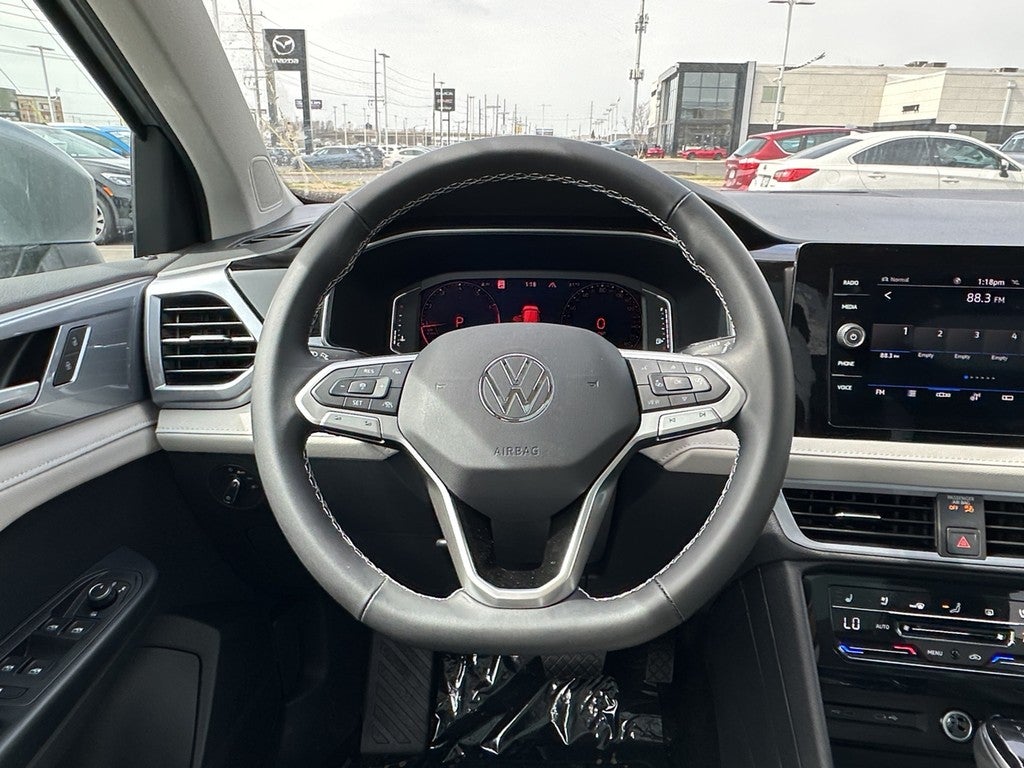 2025 Volkswagen Taos SEL 4MOTION