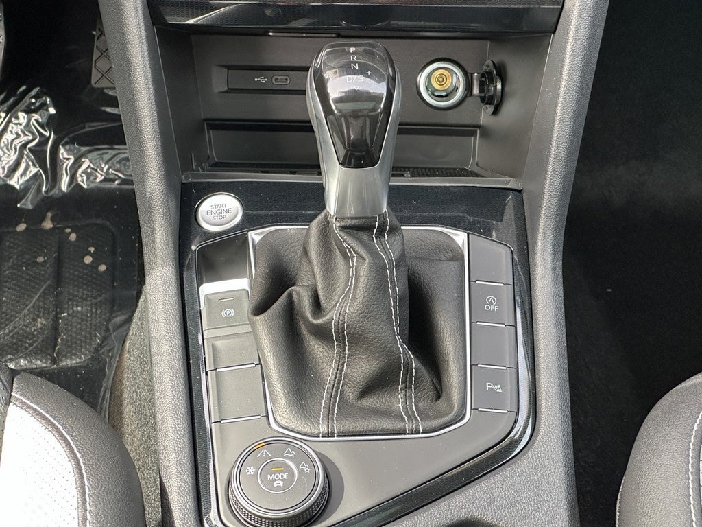 2025 Volkswagen Taos SEL 4MOTION