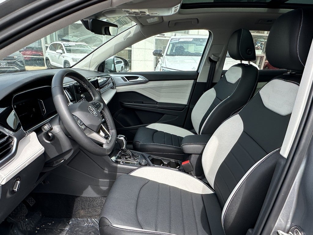 2025 Volkswagen Taos SEL 4MOTION