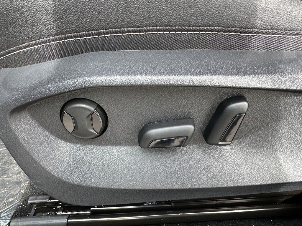 2025 Volkswagen Taos SEL 4MOTION