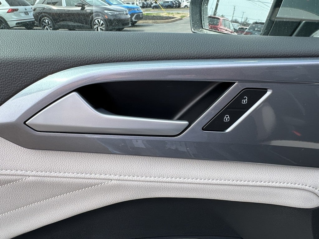 2025 Volkswagen Taos SEL 4MOTION