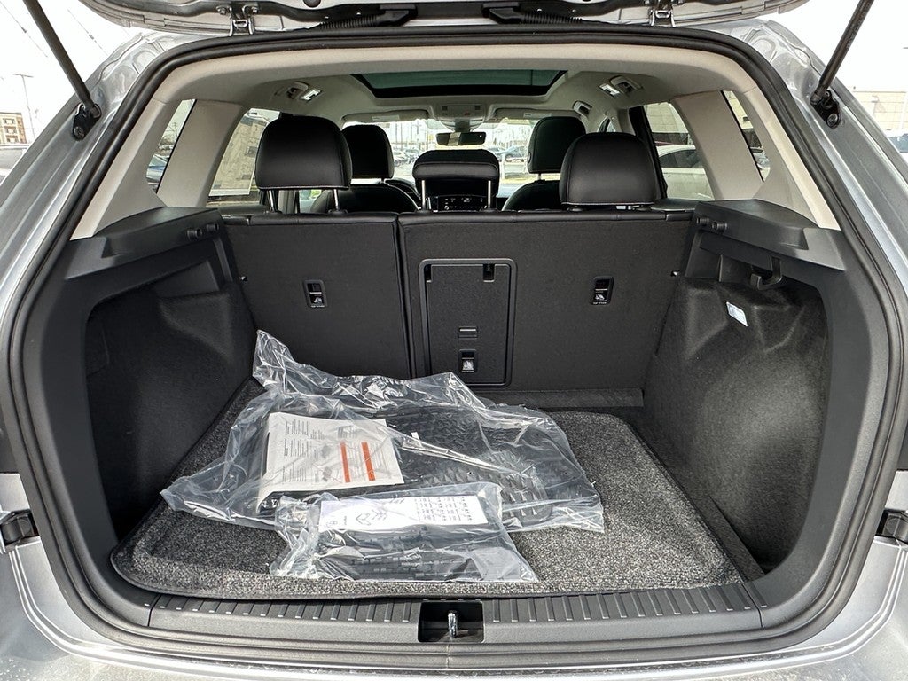 2025 Volkswagen Taos SEL 4MOTION