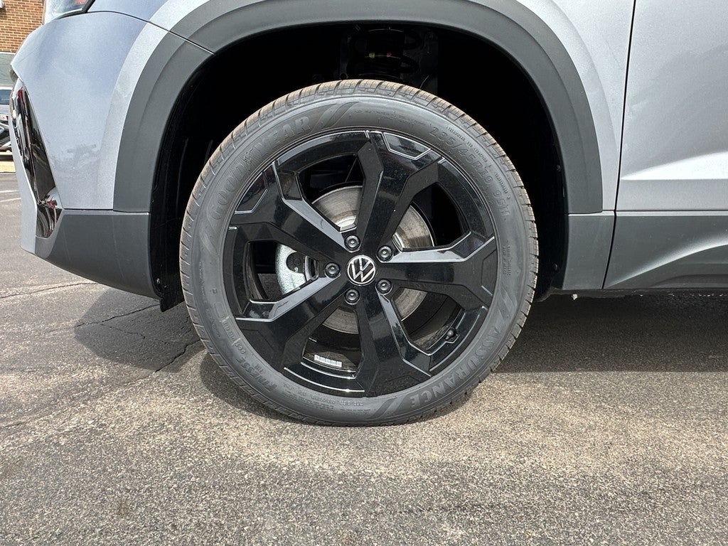 2025 Volkswagen Taos SEL 4MOTION