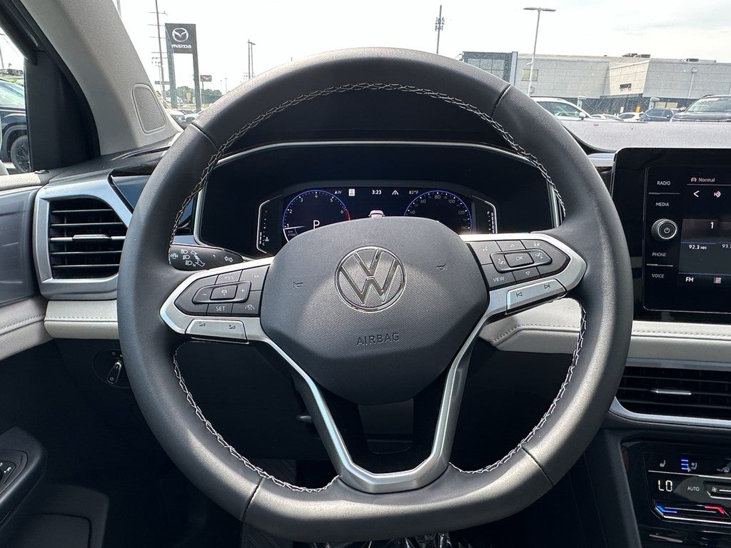 2025 Volkswagen Taos SEL 4MOTION