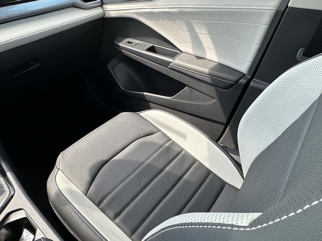 2025 Volkswagen Taos SEL 4MOTION